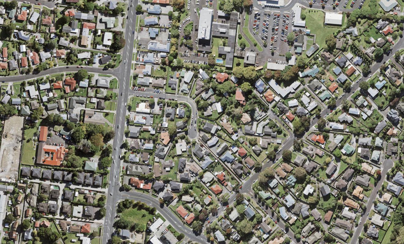 8 Abel Tasman Avenue, Henderson, Auckland - Carousel 1