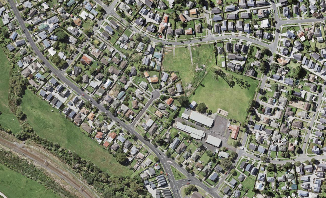1/7 Cintra Place, Glen Innes, Auckland - Carousel 1