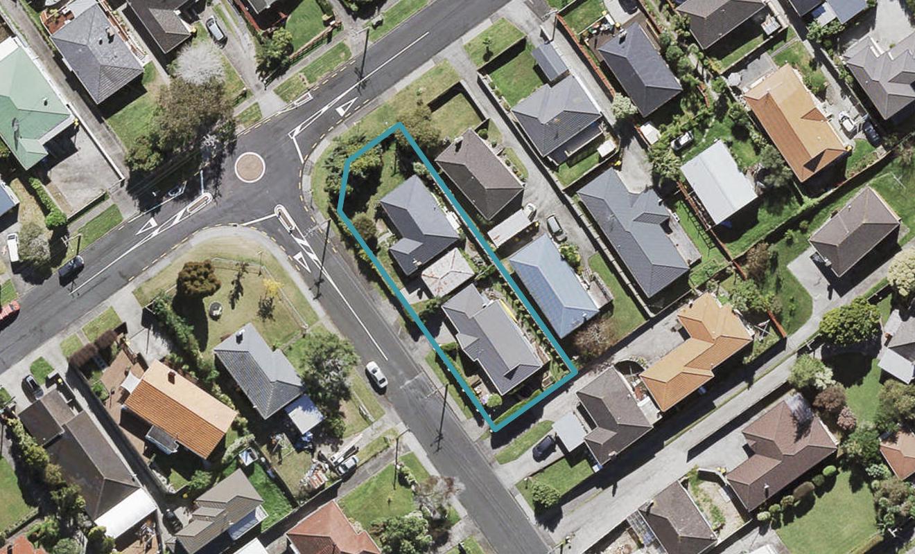 1/2 Ayrton Street, Te Atatū South, Auckland - Carousel 1
