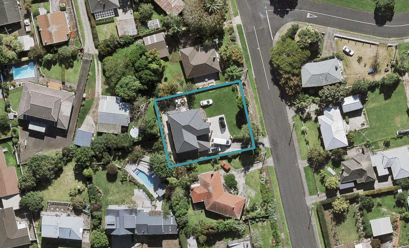 8 Woodward Avenue, Mangere Bridge, Auckland - Carousel 1