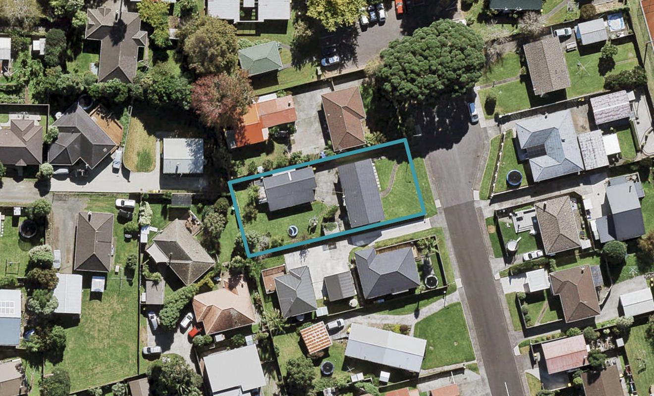 8 Kaumatua Place, Te Atatu Peninsula, Auckland - Carousel 1