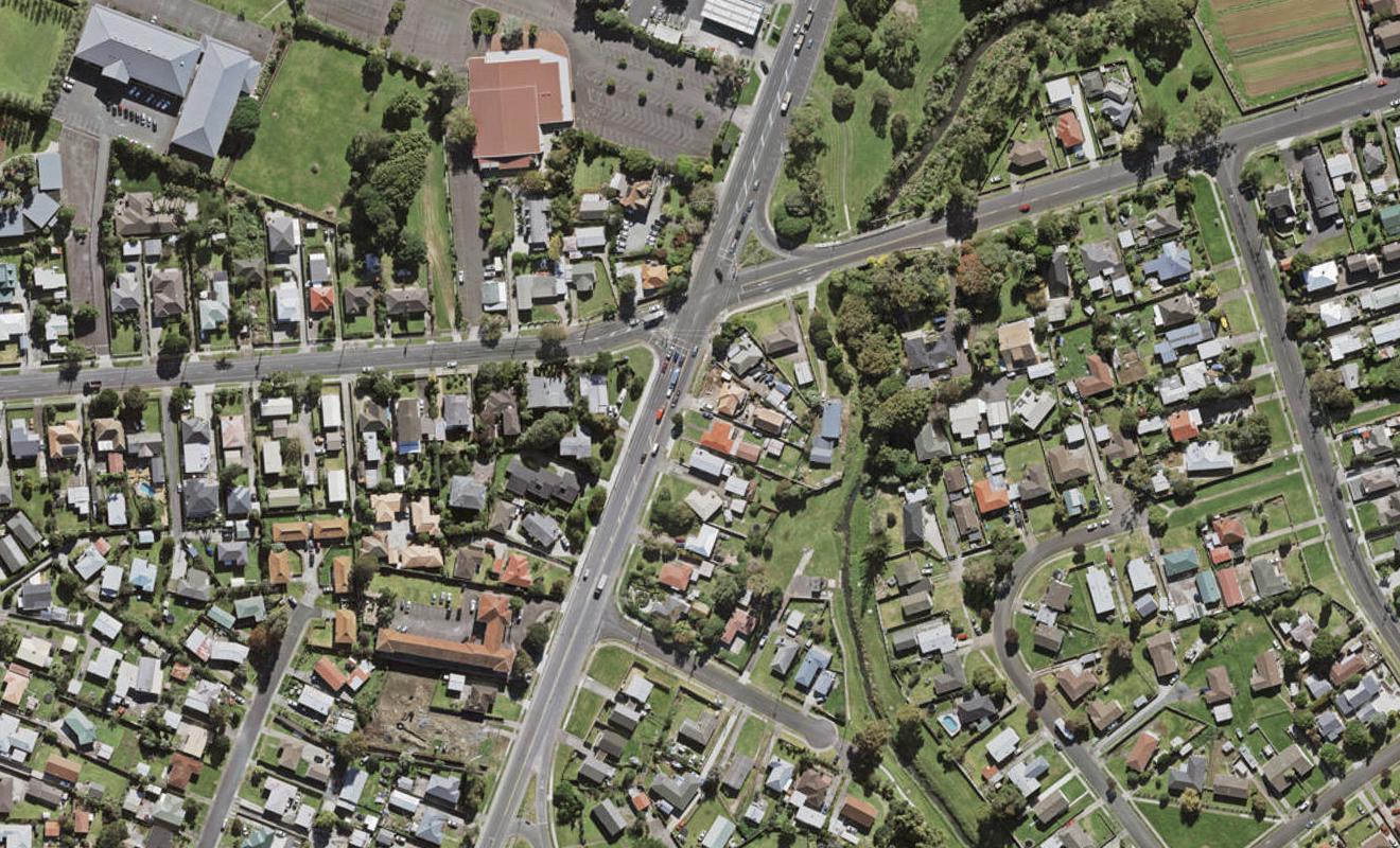 4 Mckenzie Road, Mangere Bridge, Auckland - Carousel 1