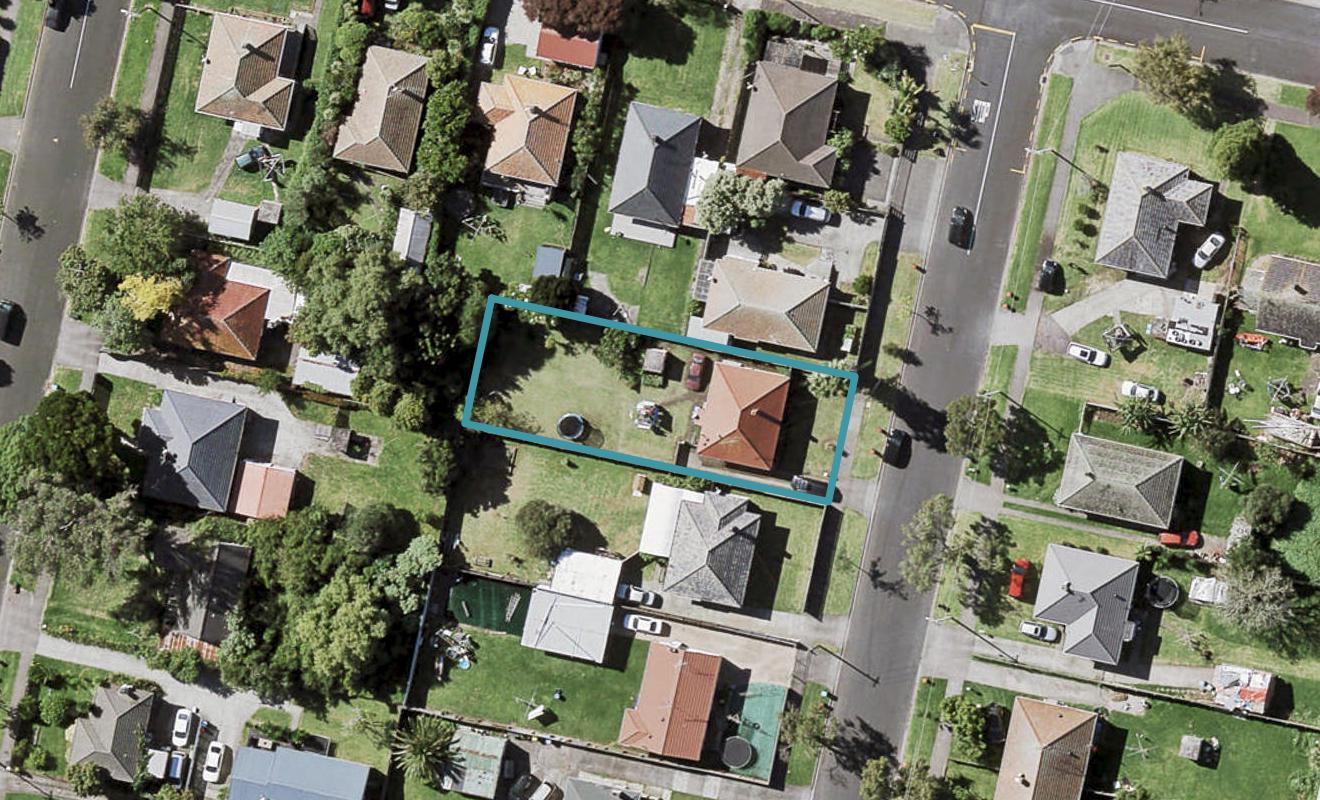 31 Tamatea Avenue, Point England, Auckland - Carousel 1
