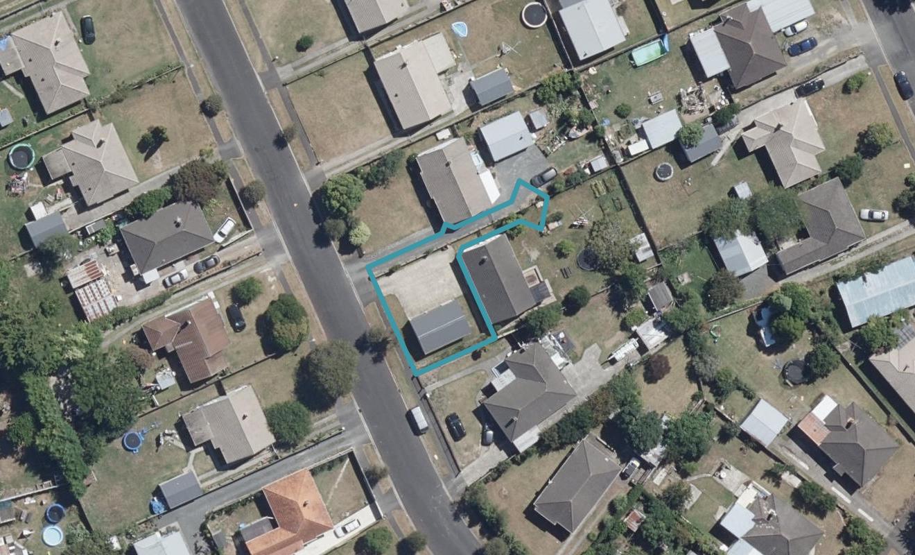 1/12 Paul Crescent, Fairfield, Hamilton - Carousel 1