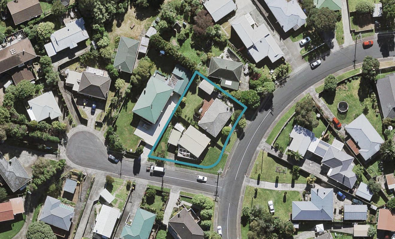 2/43 Amberley Avenue, Te Atatu South, Auckland - Carousel 1