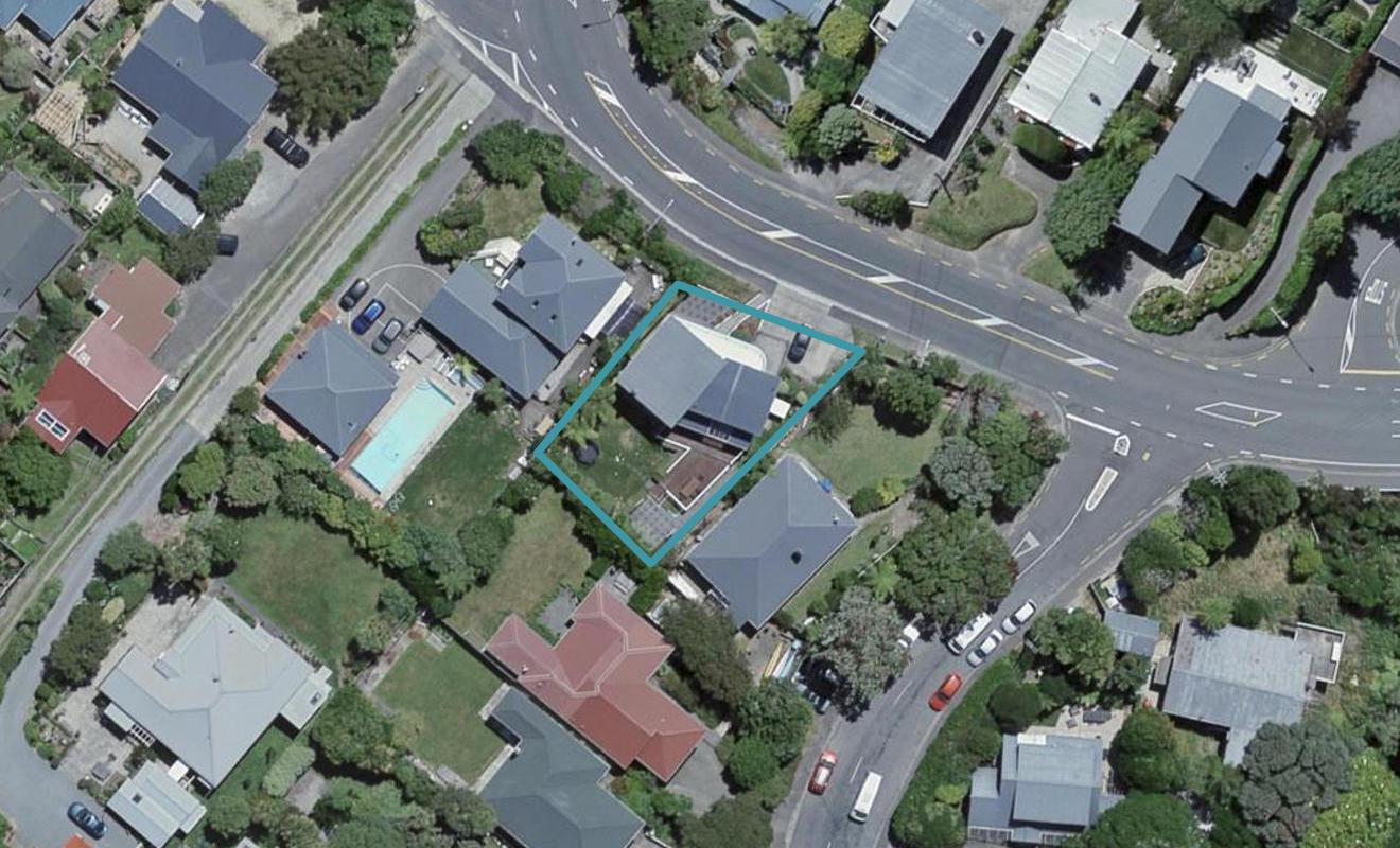 10 Ngaio Gorge Road, Ngaio, Wellington - Carousel 1