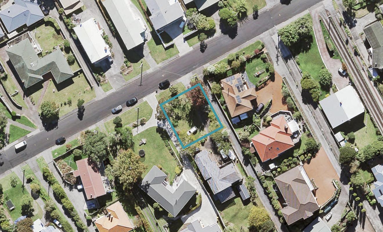 152A Cliff View Drive, Green Bay, Auckland - Carousel 1
