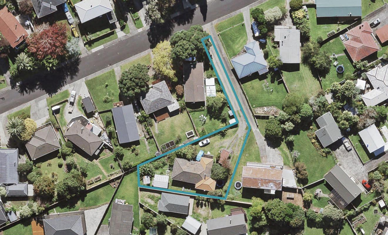 10 Temuri Place, Glendene, Auckland - Carousel 1