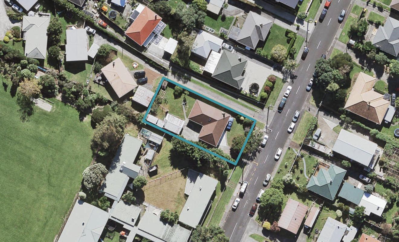 84 Tirimoana Road, Te Atatu South, Auckland - Carousel 1