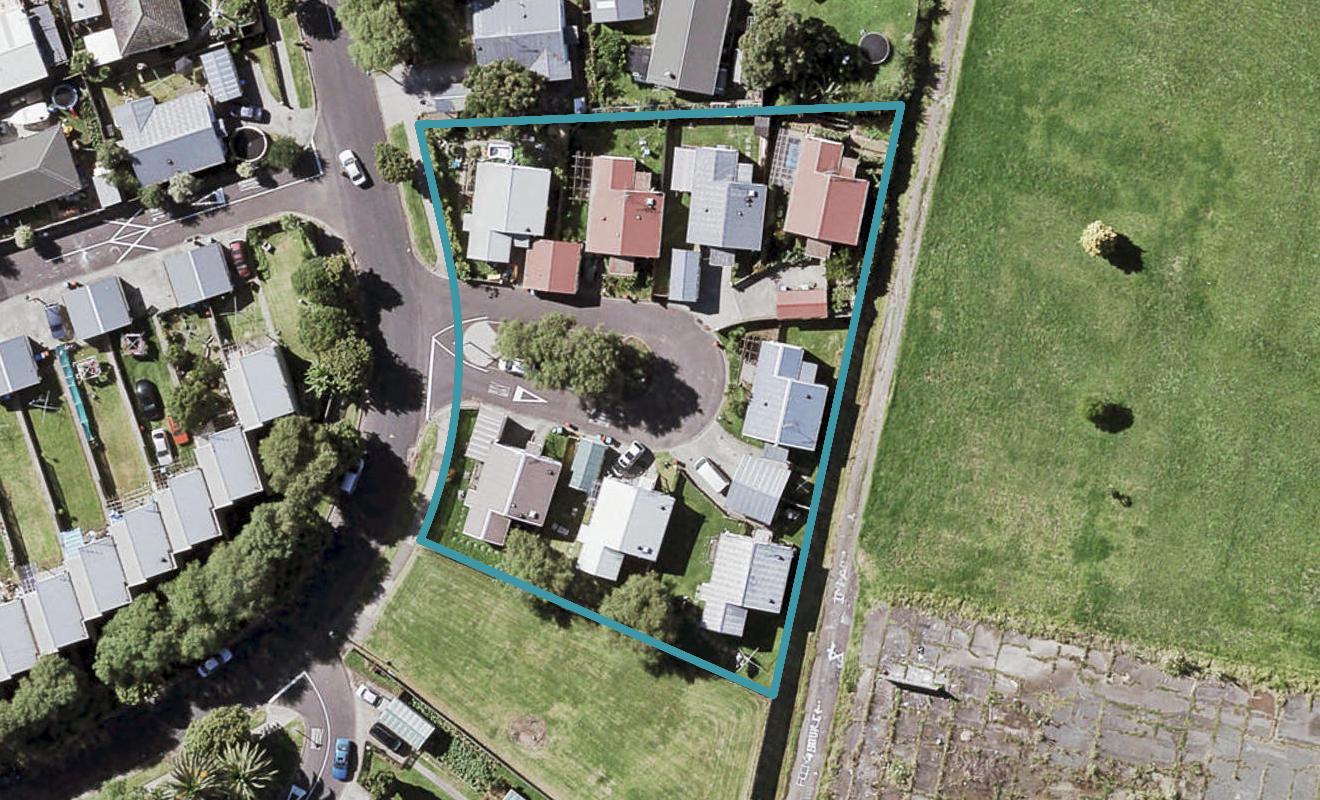 5 Vienna Row, Glen Innes, Auckland - Carousel 1