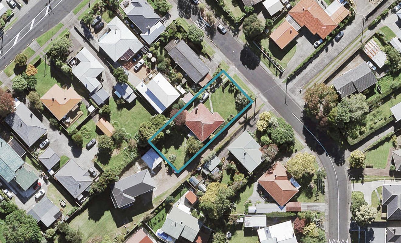 3 Taupo Street, Green Bay, Auckland - Carousel 1