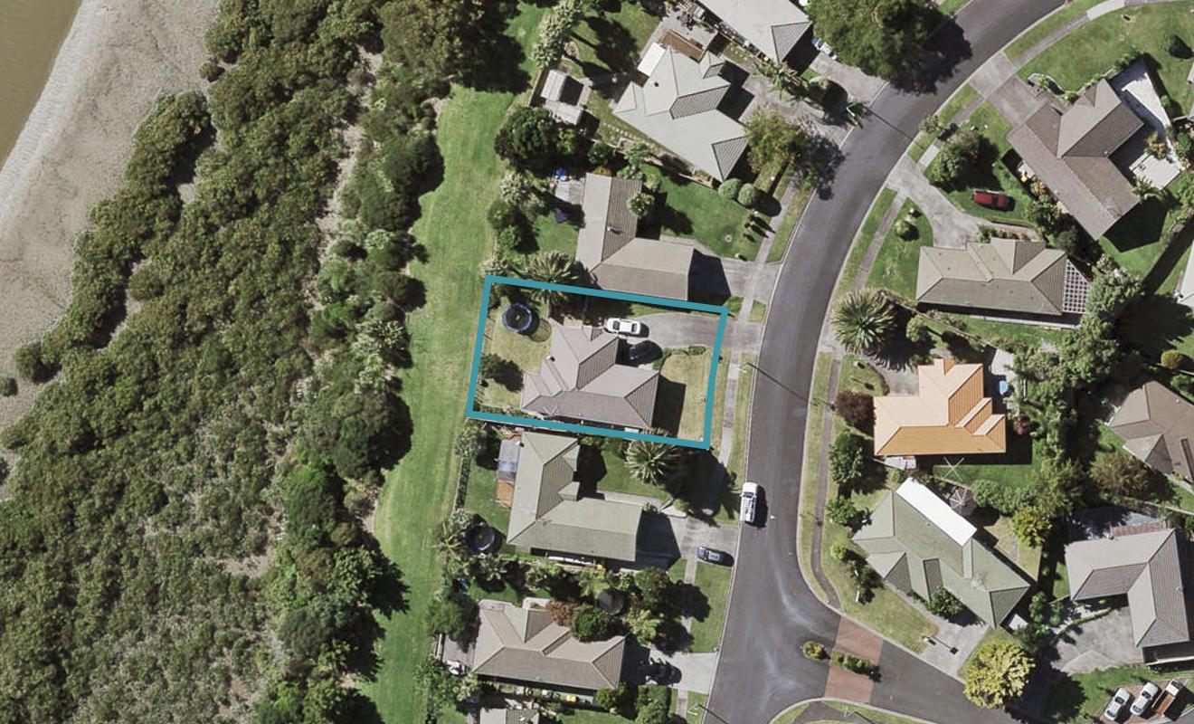 33 Davington Way, Burswood, Auckland - Carousel 1