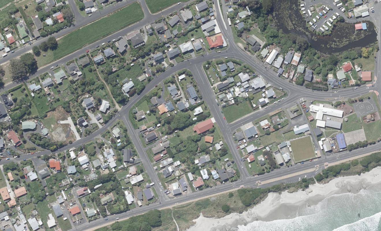 10 Taylor Street, Brighton, Dunedin - Carousel 1