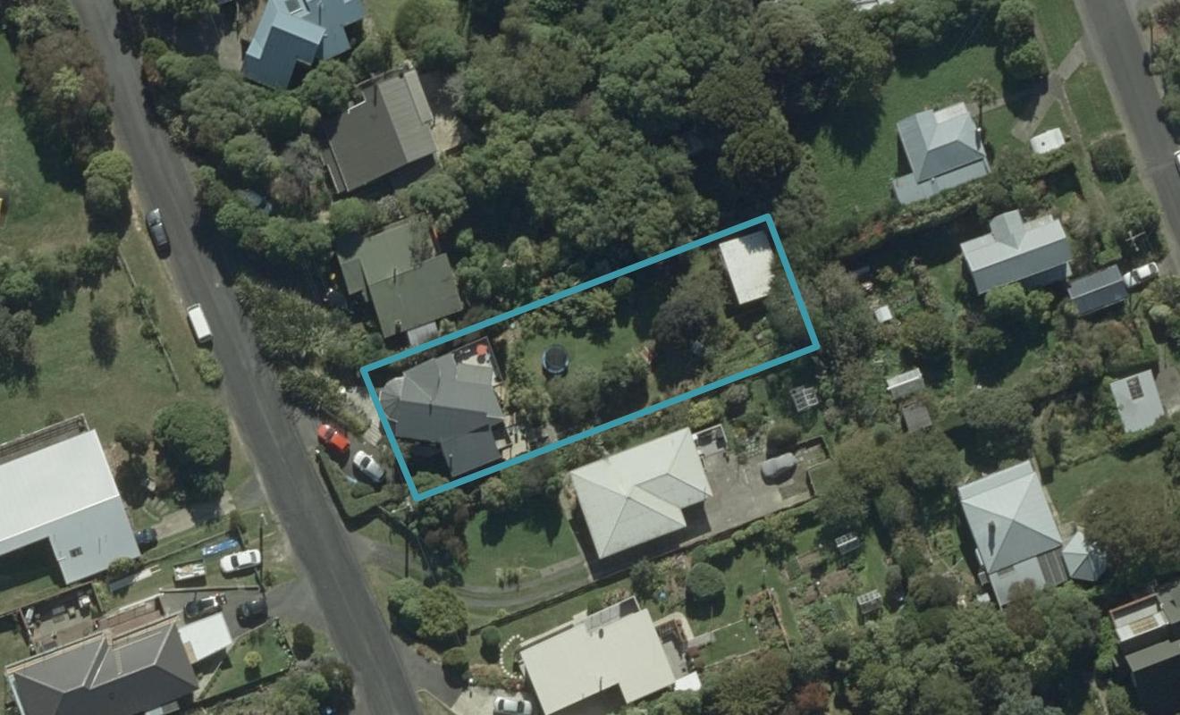 27 Frances Street, Broad Bay, Dunedin - Carousel 1