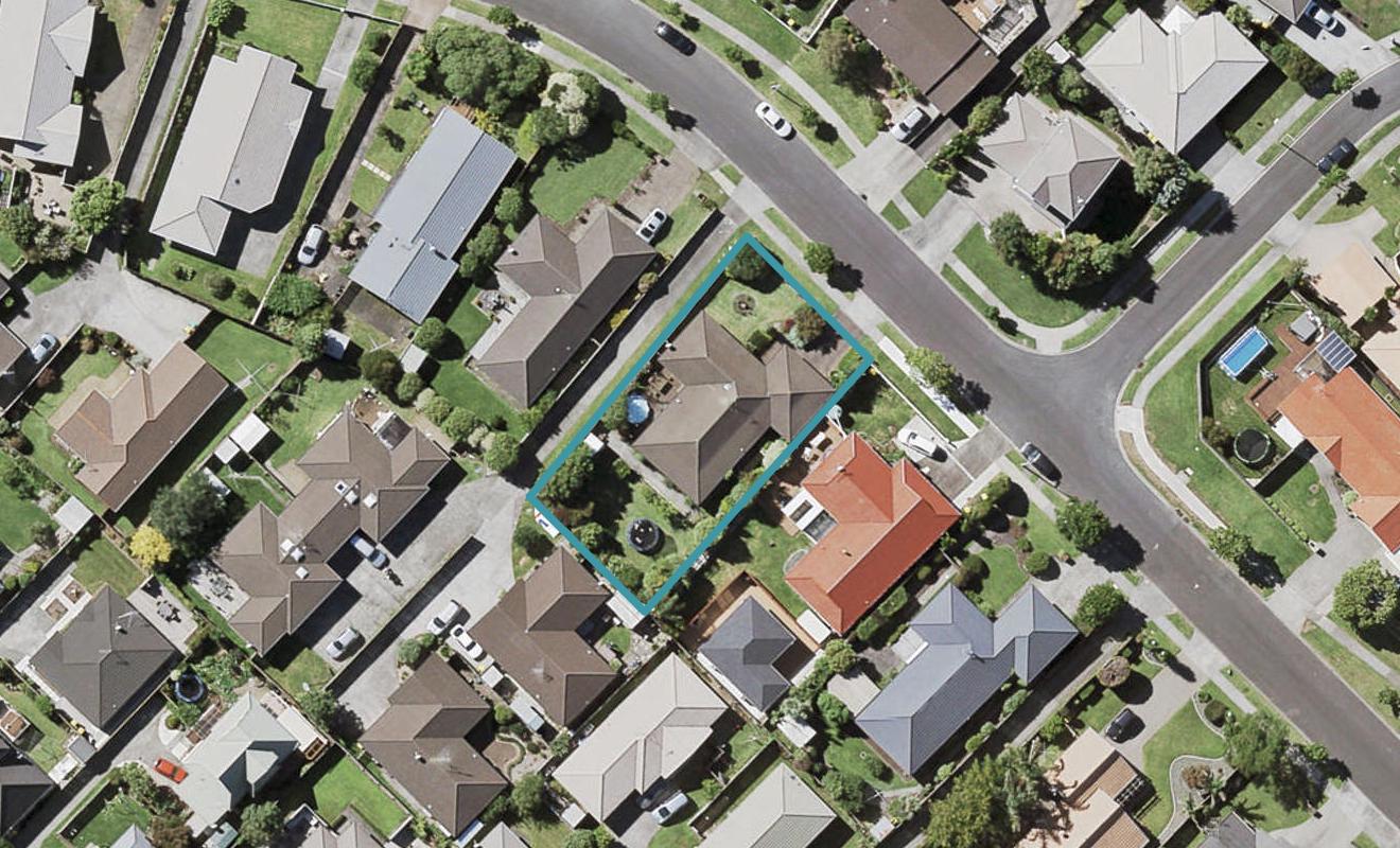 42 West Fairway, Golflands, Auckland - Carousel 1