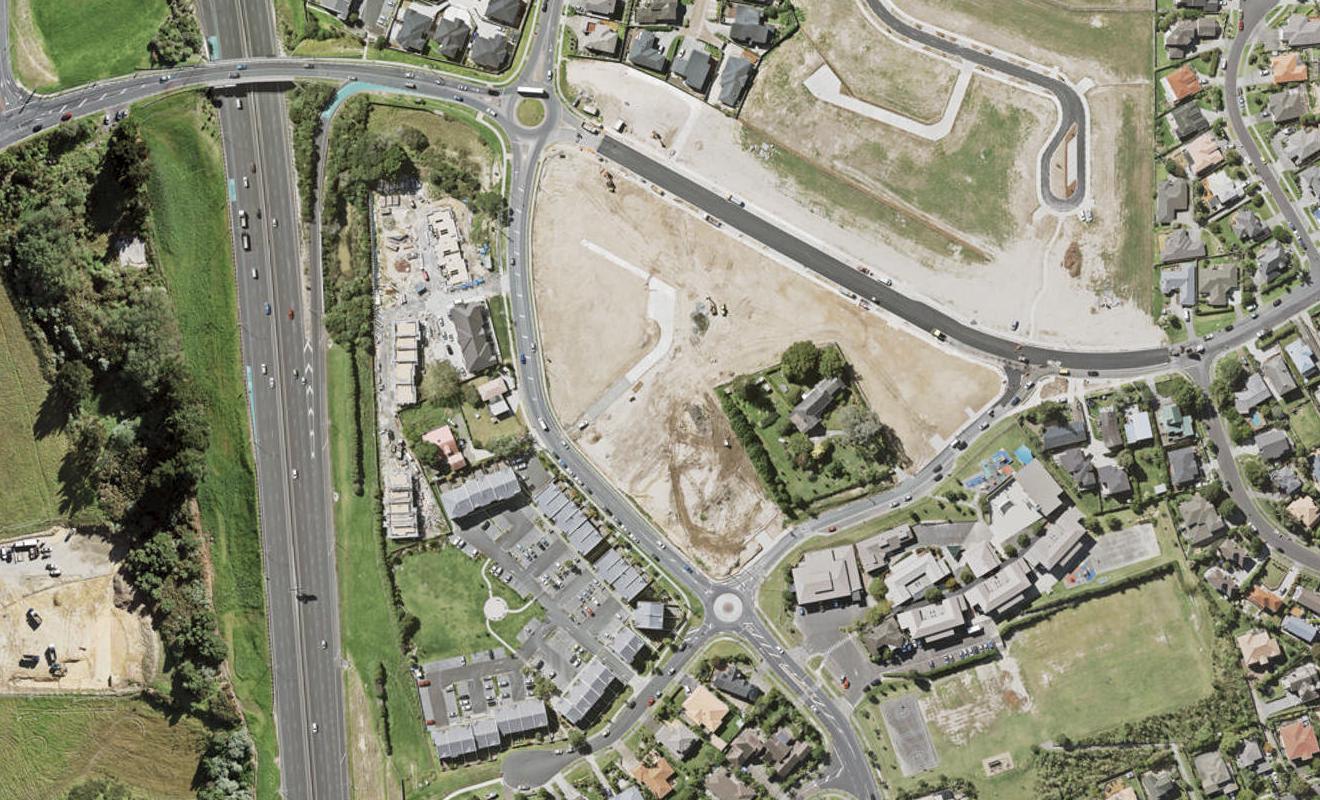 8/55 Spencer Road, Oteha, Auckland - Carousel 1