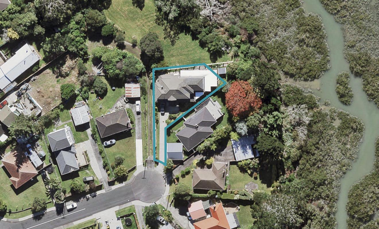 5A Bedford Street, Te Atatu South, Auckland - Carousel 1