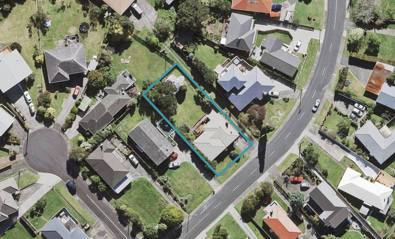 24 Tiroroa Avenue, Te Atatu South, Auckland - Carousel 1