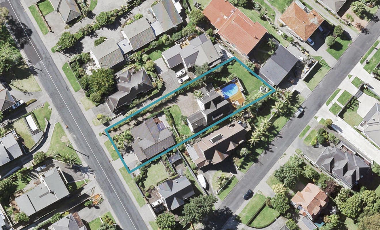 2/24 Pah Road, Cockle Bay, Auckland - Carousel 1