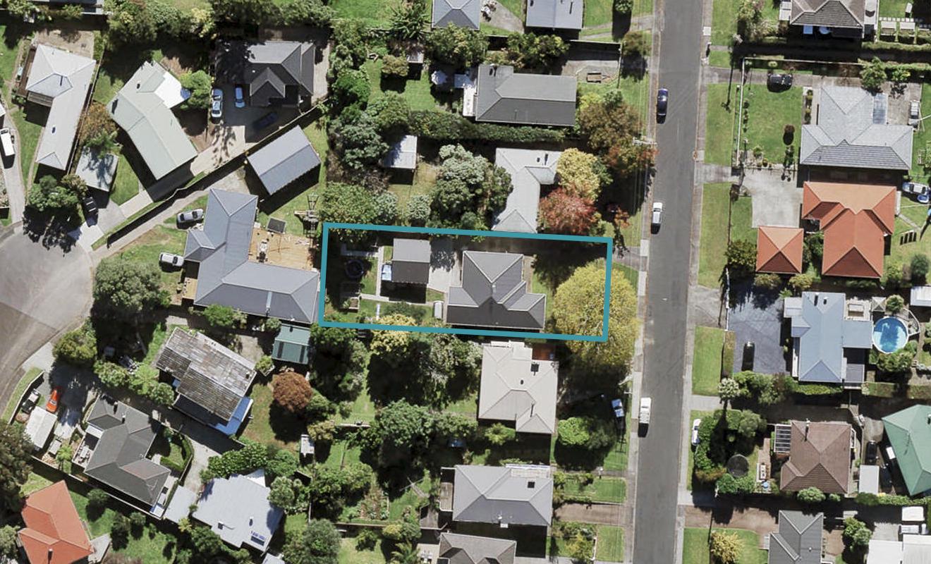 14 Graham Avenue, Te Atatu Peninsula, Auckland - Carousel 1