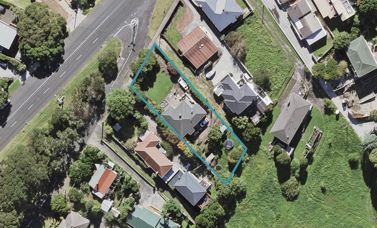 176 Old Titirangi Road, New Lynn, Auckland - Carousel 1