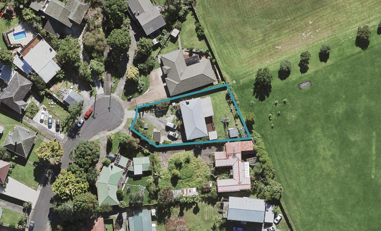 9 Marie Crescent, Te Atatu South, Auckland - Carousel 1
