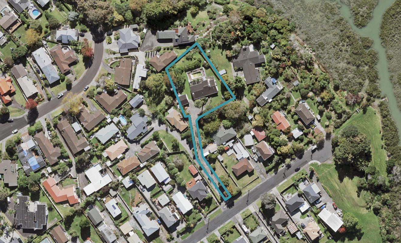 98A Roberts Road, Te Atatu South, Auckland - Carousel 1