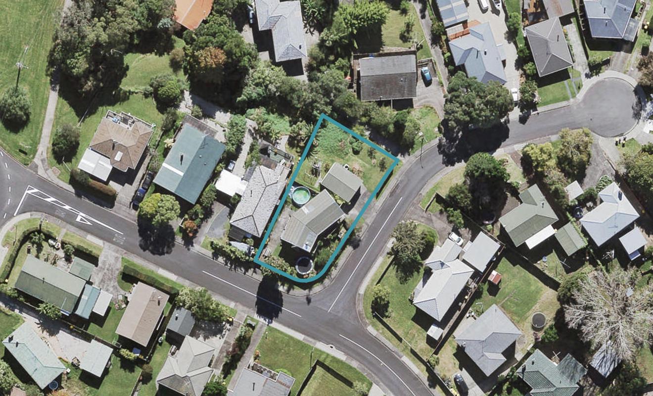 8 Tracey Terrace, Te Atatu South, Auckland - Carousel 1