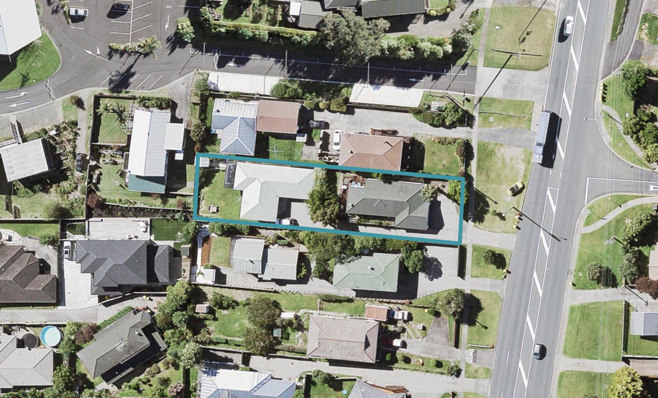 2/824 East Coast Road, Oteha, Auckland - Carousel 1