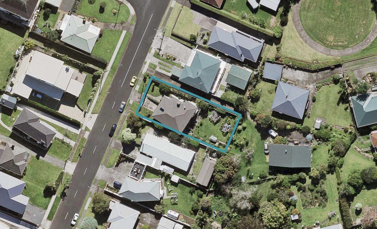 16 Shortt Avenue, Mangere Bridge, Auckland - Carousel 1