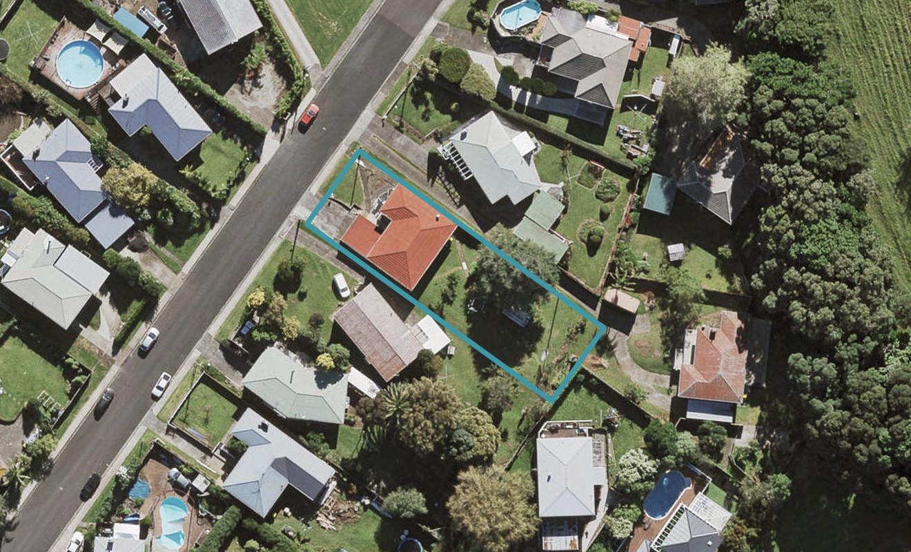 9 Pikitea Road, Mangere Bridge, Auckland - Carousel 1