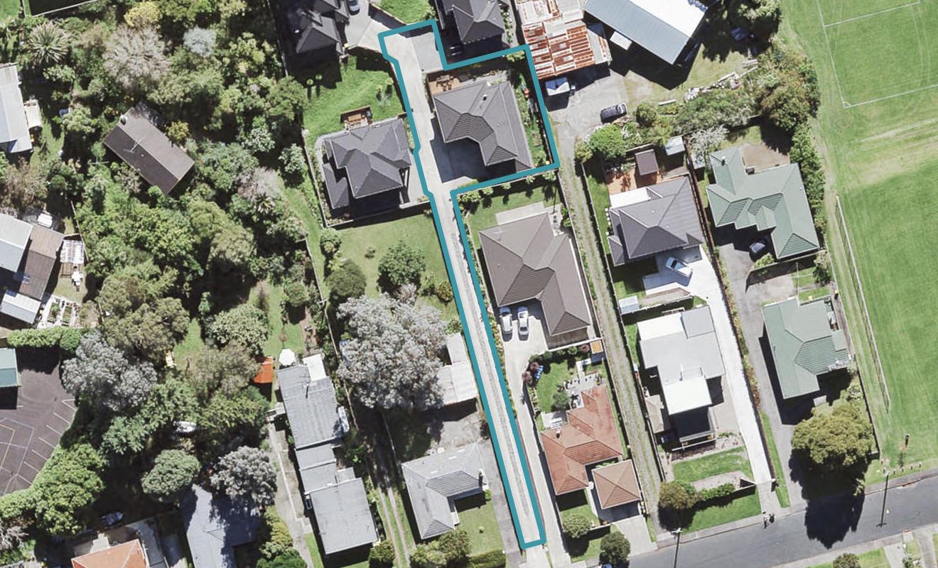 33 Cliff View Drive, Green Bay, Auckland - Carousel 1