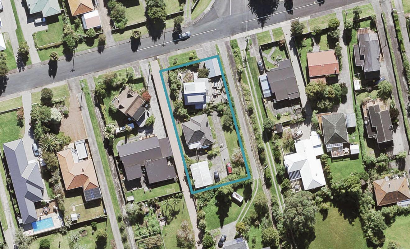 2/22 Cliff View Drive, Green Bay, Auckland - Carousel 1