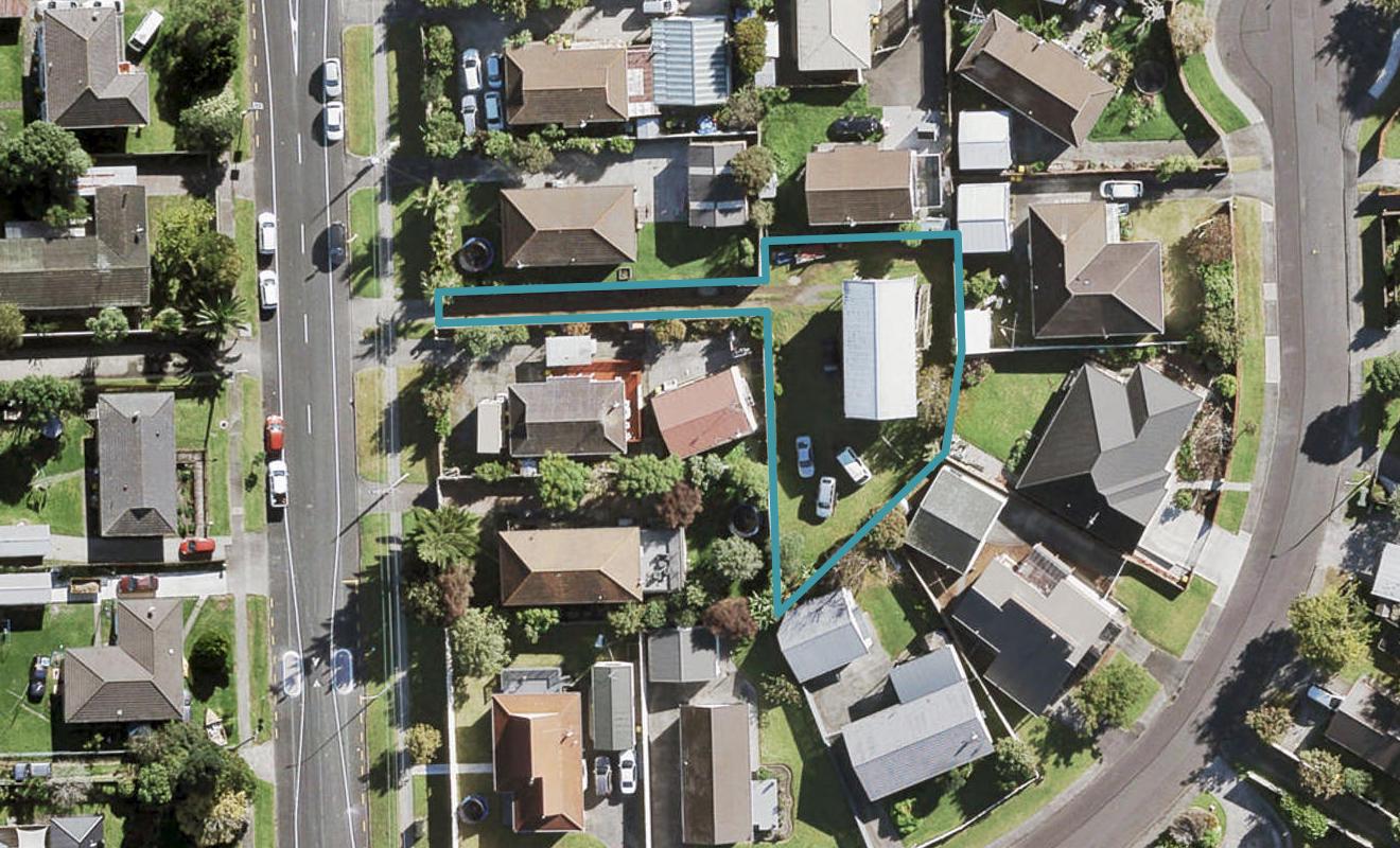 42 Beach Road, Te Atatu Peninsula, Auckland - Carousel 1