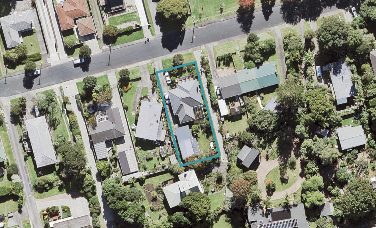 62 Cliff View Drive, Green Bay, Auckland - Carousel 1