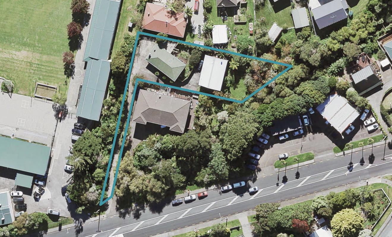 2/129 Godley Road, Green Bay, Auckland - Carousel 1