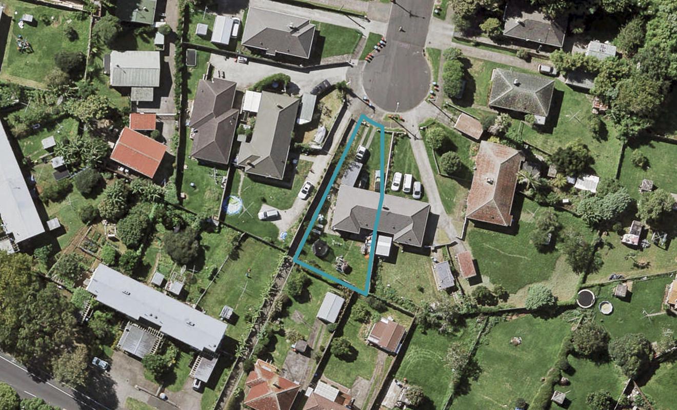 44 Ropata Avenue, Point England, Auckland - Carousel 1