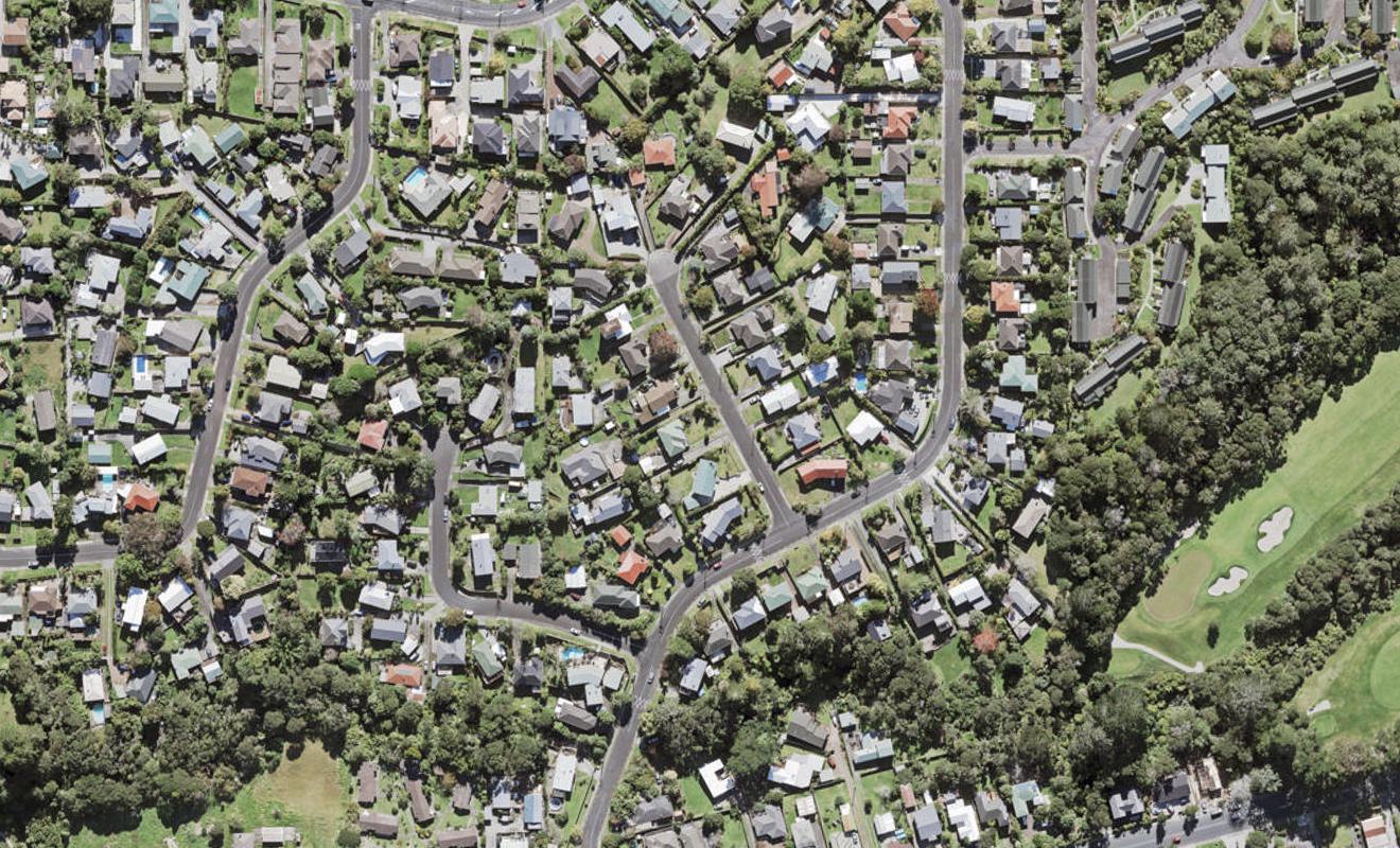 8 Tauhara Street, Green Bay, Auckland - Carousel 1