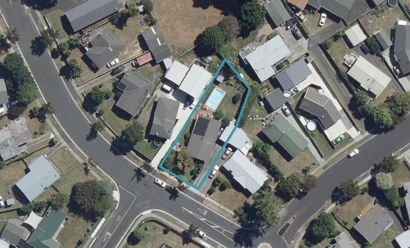 32 Rhonda Avenue, Deanwell, Hamilton - Carousel 1