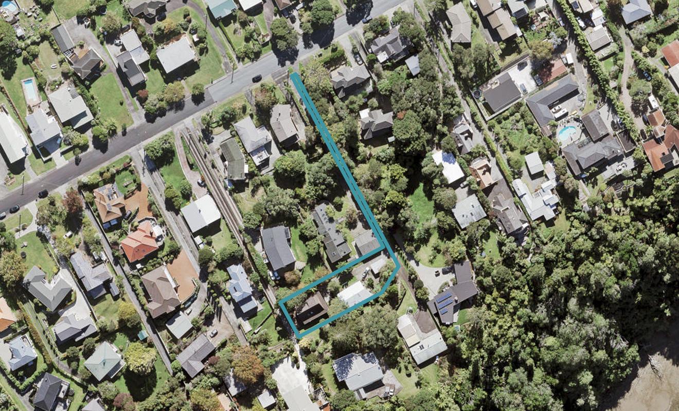 1/130 Cliff View Drive, Green Bay, Auckland - Carousel 1