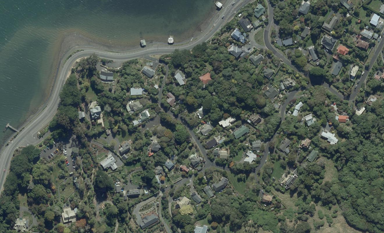 11 Howard Street, Macandrew Bay, Dunedin - Carousel 1