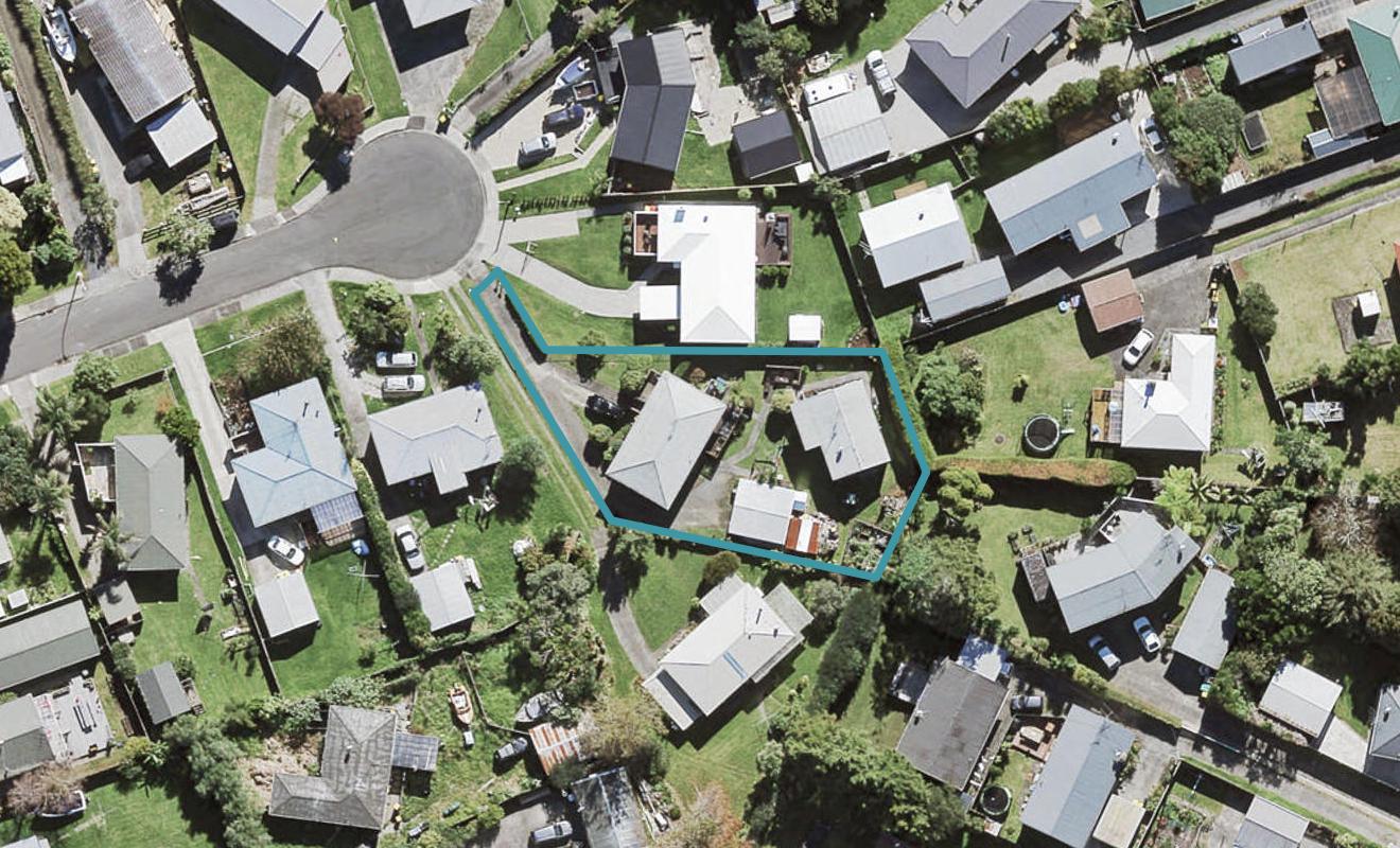 11 Gilpin Place, Beach Haven, Auckland - Carousel 1