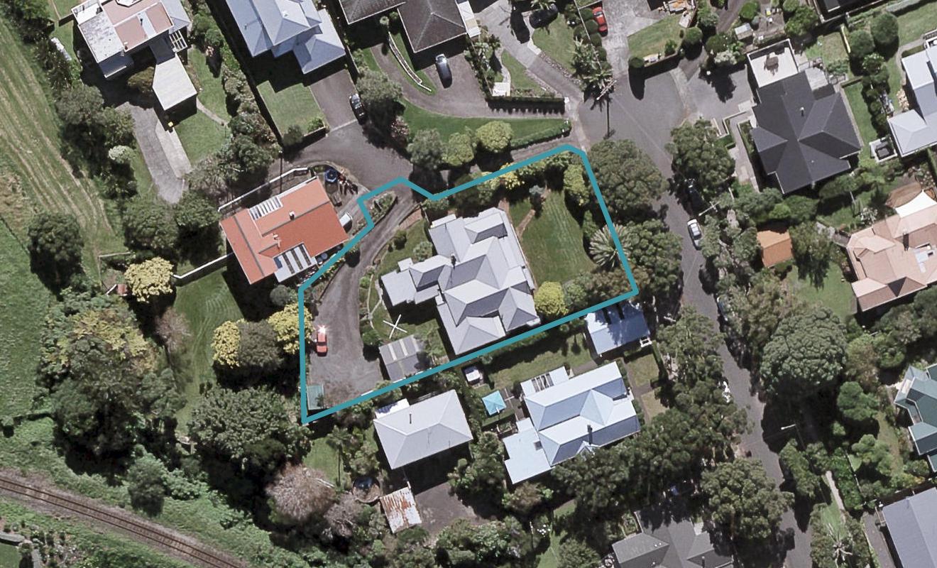 10 Ronald Street, Strandon, New Plymouth - Carousel 1