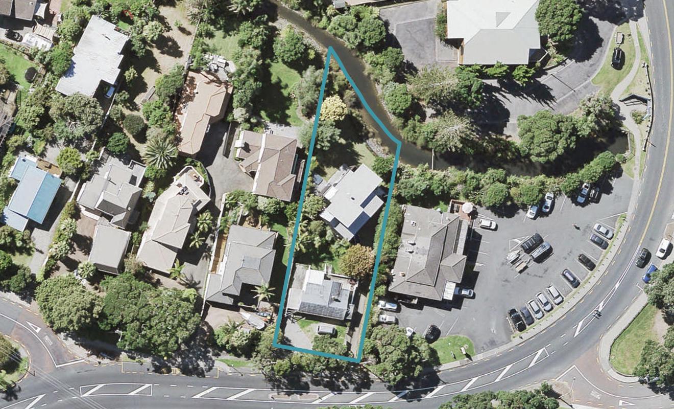 2/468 Beach Road, Murrays Bay, Auckland - Carousel 1