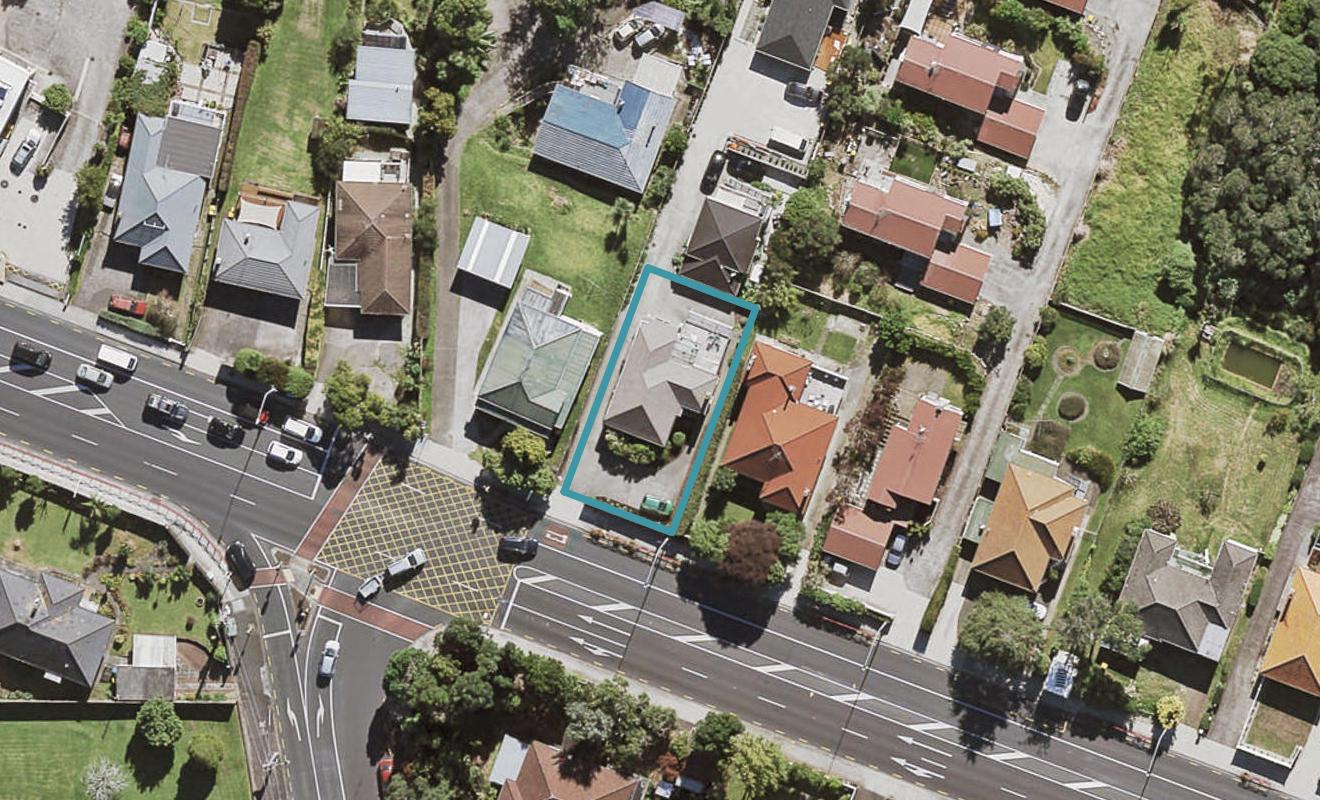 49 Onewa Road, Northcote, Auckland - Carousel 1