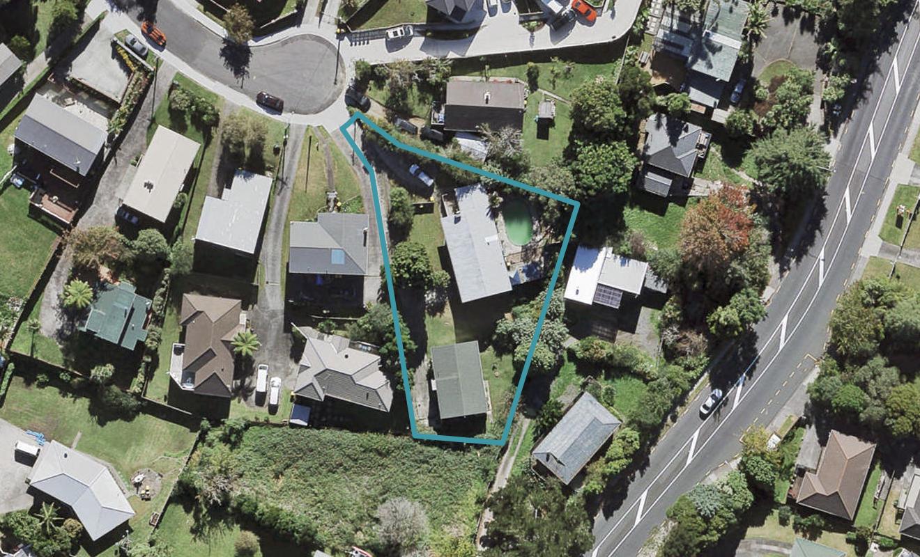2/27 Castaing Crescent, Te Atatu South, Auckland - Carousel 1