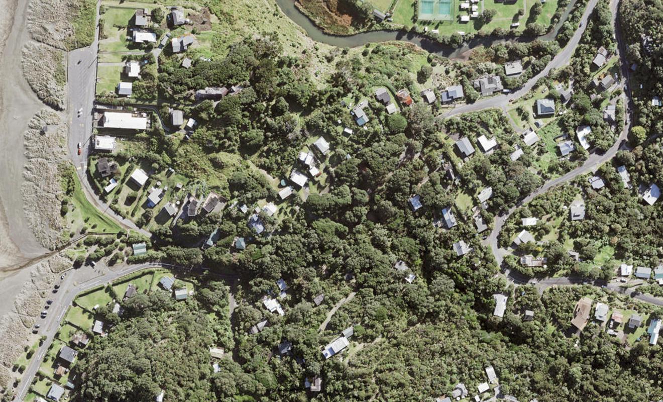 23 Beach Valley Road, Piha, New Lynn - Carousel 1