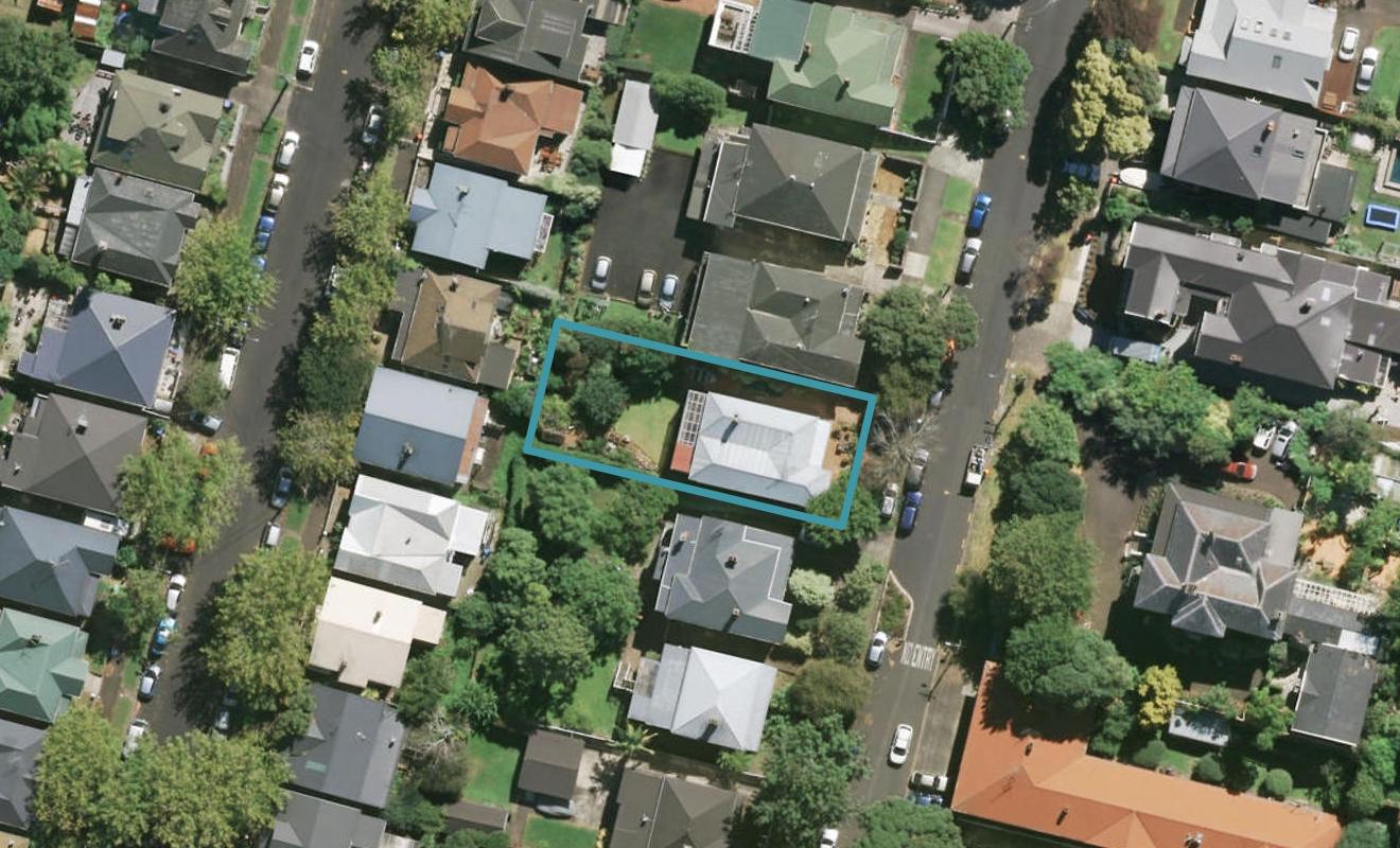 11 Huntly Avenue, Grafton, Auckland - Carousel 1