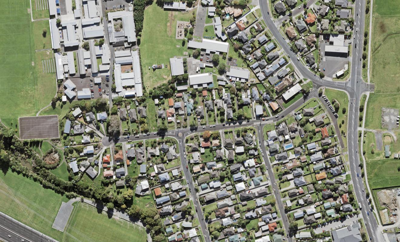 2/15 Toru Street, Te Atatu Peninsula, Auckland - Carousel 1