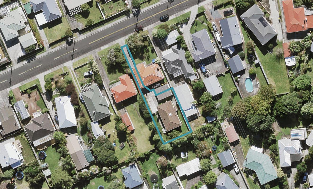 9A Royal View Road, Te Atatu South, Auckland - Carousel 1